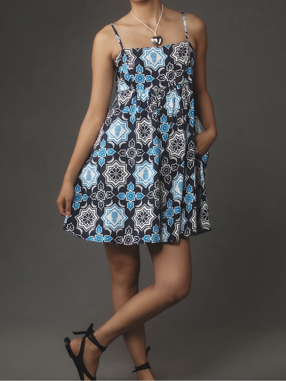 Anthropologie Hutch Romper Navy White Bright Blue SIZE SMALL NEW